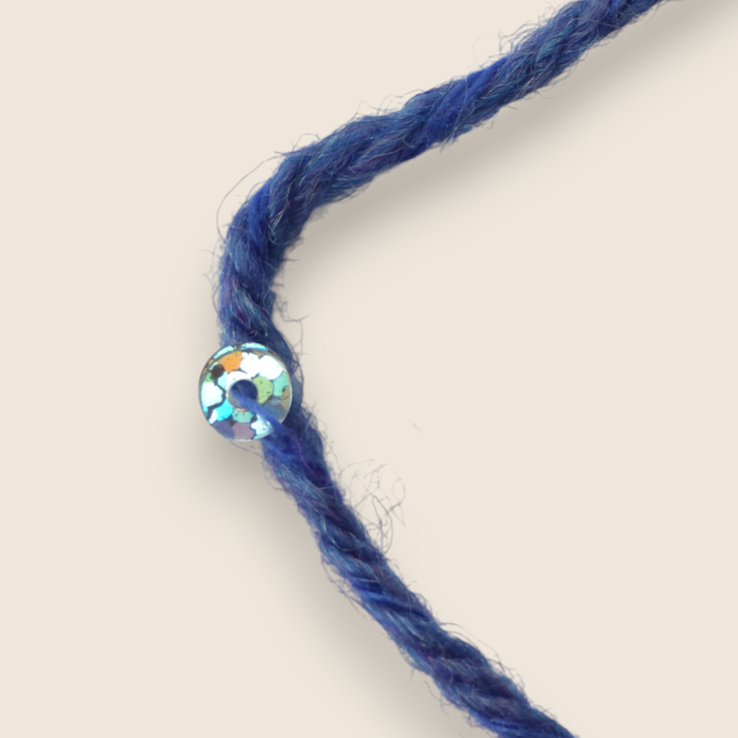 Gala Payet – 94% Acrylic, 6% Sequins Yarn (50g / 125m)