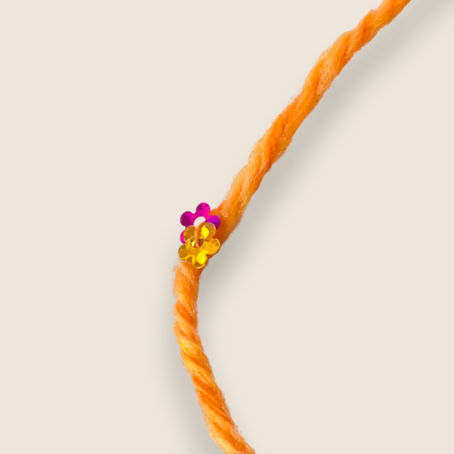 Gala Payet – 94% Acrylic, 6% Sequins Yarn (50g / 125m)